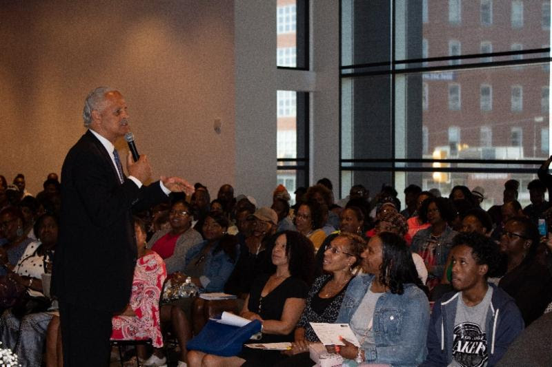 Stedman Graham encourages audience to step into their power.